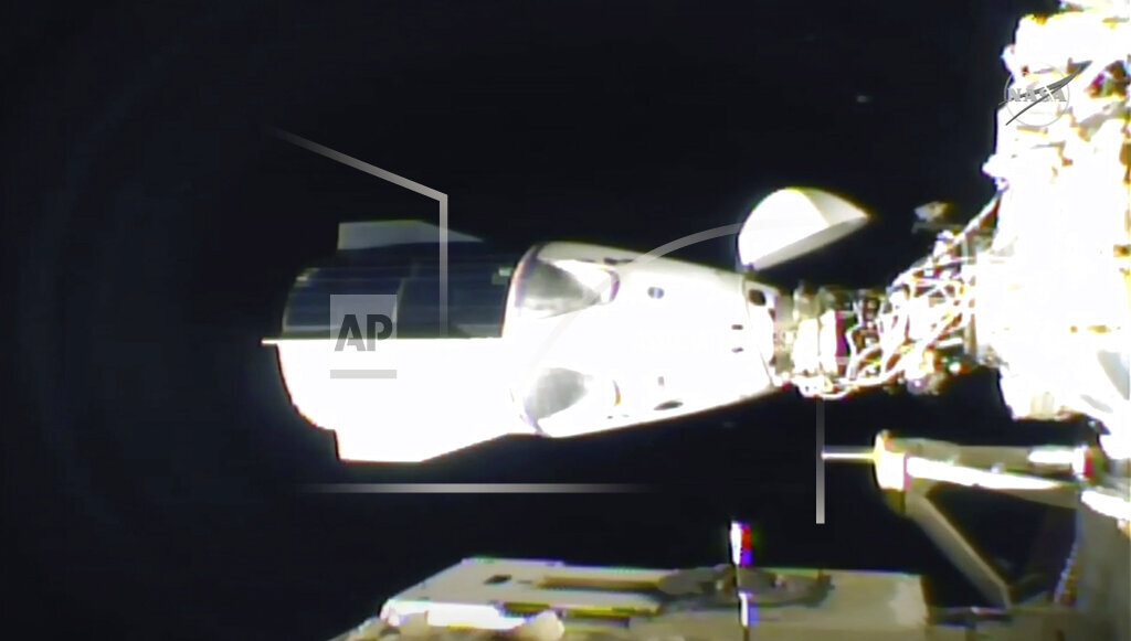 SpaceX Capsule with 4 Astronauts reaches Space Station - The Big 550 KTRS